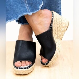 Oasis Society The Raina black Wedge